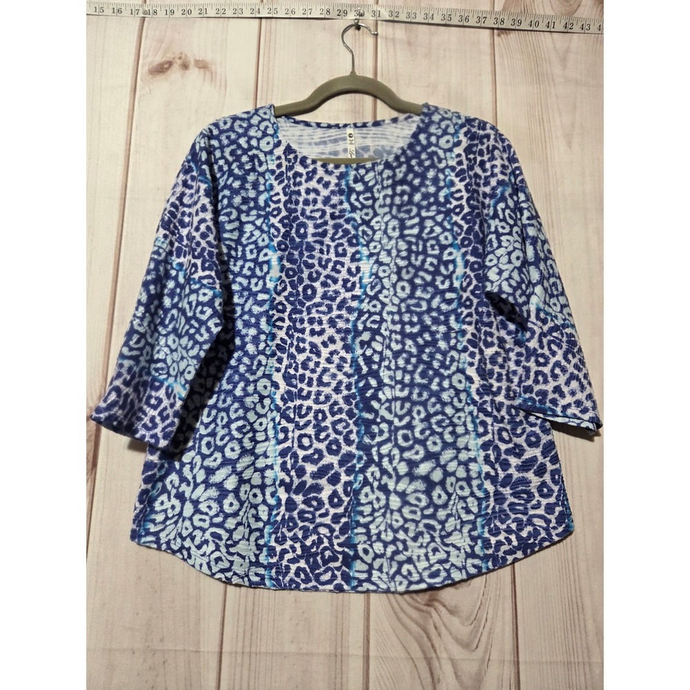 Leo & Nicole Blue White Leopard Print 3/4 Sleeve Textured Knit Top Petite Medium